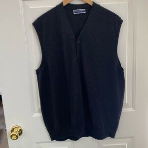 Charles Tyrwhitt London 100% Extra Fine Merino Wool Sweater Vest - Button Up. XL
